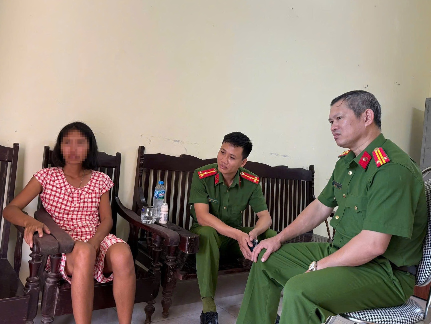Xã Hồng Châu: Người dân kịp thời cứu giúp phụ nữ có ý định tự tử trên cầu Hiệp